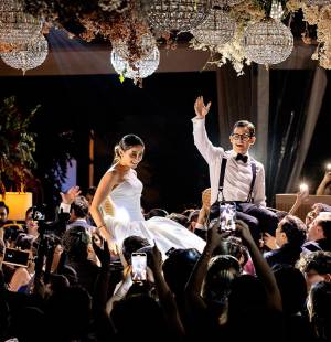 La celebración de Renée y Rodrigo refleja una hermosa fusión de herencia cultural y amor contemporáneo, marcando el inicio de una nueva etapa en sus vidas con alegría y significado.