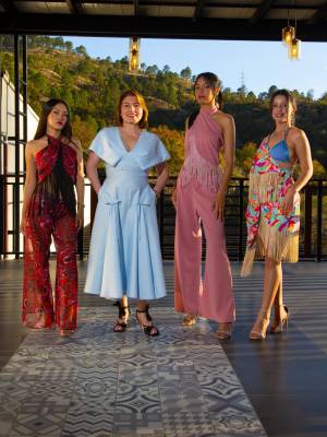 Próspera y Distrito El Camino presentaron el evento “Distrito Runway”, una pasarela que reunió talento y creatividad en un mismo escenario. Los diseñadores Gladys González con su marca Glamo, Luis Flores con Arena Rosa y María José Amaya con MJ Amaya protagonizaron el Fashion Runway, elevando sus propuestas con las piezas de ecojoyería de Celina Brizuela, que aportaron un sello distintivo y un enfoque sostenible a cada look. Fotos: José Mario Castillo