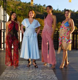 Próspera y Distrito El Camino presentaron el evento “Distrito Runway”, una pasarela que reunió talento y creatividad en un mismo escenario. Los diseñadores Gladys González con su marca Glamo, Luis Flores con Arena Rosa y María José Amaya con MJ Amaya protagonizaron el Fashion Runway, elevando sus propuestas con las piezas de ecojoyería de Celina Brizuela, que aportaron un sello distintivo y un enfoque sostenible a cada look.