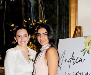 Andrea Pedemonte se acerca a celebrar su matrimonio y, por eso, disfrutó de una emotiva despedida de soltera. Entre deliciosos cócteles y bocadillos, la novia recibió innumerables felicitaciones y obsequios de todas las asistentes, quienes también compartieron consejos para esta emocionante nueva etapa en su vida.
