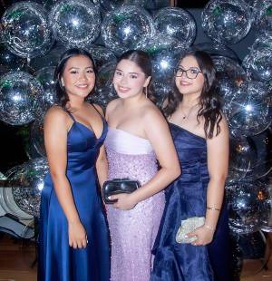 La generación 2026 de la Santa María del Valle se reunió para celebrar su primera actividad social, la <b>Seniors Soirée</b>, organizada por el comité de padres de familia, quienes con mucho entusiasmo cuidaron cada detalle del encuentro. Valeria Acosta, Isabella Zerón y María Isabel Pérez