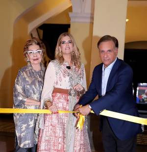 El Museo para la Identidad Nacional abrió sus puertas a la exposición “Donde las palabras no alcanzan”, dedicada al maestro Gelasio Giménez (1923-2007), uno de los grandes referentes del arte latinoamericano. Del 14 de agosto al 1 de octubre, los visitantes podrán disfrutar de obras emblemáticas, visitas guiadas, conversatorios y un catálogo especial que rinde homenaje a la trayectoria del artista.