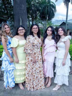 Vestidos con atuendos casuales, los seniors 2025 de Happy Days &amp; Freedom School llegaron al salón Terraza del hotel Copantl para disfrutar de un desayuno especial ofrecido por los padres de familia. El ambiente fue elegante y acogedor, bajo la coordinación de la planner <b>Marcela Cueva</b>. El desayuno se extendió por varias horas entre sesiones de fotos, la degustación de un variado buffet internacional y, por supuesto, las infaltables anécdotas.