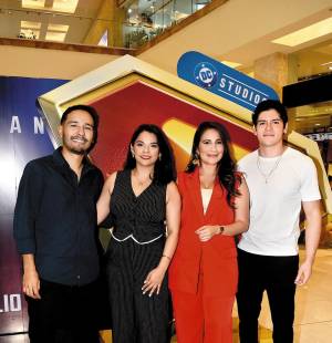 ¡Una noche de película! Multiplaza Tegucigalpa se transformó en el escenario perfecto para la premiere exclusiva de Superman. Los invitados especiales comenzaron la velada con un cóctel de bienvenida, donde compartieron risas, fotos y buena compañía, antes de pasar a la sala de cine para disfrutar del tan esperado screening de la película. Aquí te dejamos las fotos del evento.