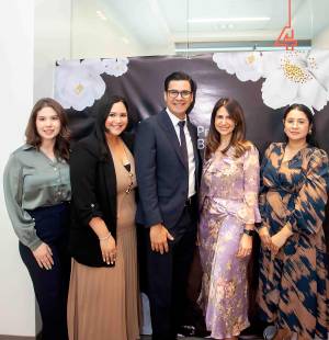 La gerencia de BAC Private Banking ofreció a sus distinguidas clientas de San Pedro Sula una exclusiva y alegre celebración, diseñada para consentirlas y brindarles una experiencia inolvidable. El encuentro se realizó en la Agencia VIP, ubicada en Paseo Próceres. Andrea Pacheco, Andrea Cálix, Leonardo Alvarado, Fabiola Cañas y Sandra Orellana.