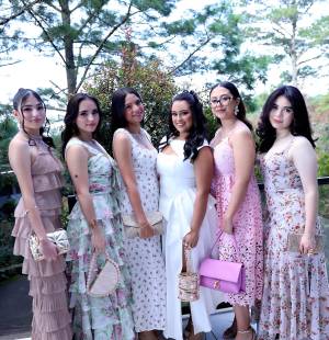 Los Seniors y Juniors 2026 de la Academia Los Pinares vivieron una mañana especial en un brunch pensado para compartir y disfrutar en un entorno agradable. Entre charlas animadas, momentos de complicidad que acompañaron cada instante, se generó un espacio adecuado para afianzar vínculos y reforzar el compañerismo.