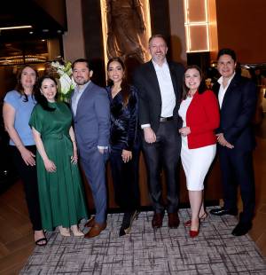 En el marco de su llegada al país, Fogo de Chão abrió sus puertas a una experiencia exclusiva de Banco Atlántida para un grupo selecto de sus clientes. Entre aromas a brasa, cortes premium y una atmósfera sofisticada, la noche se convirtió en una invitación a descubrir el auténtico espíritu del churrasco brasileño.