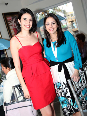 Fiesta azul para Mireya Rock
