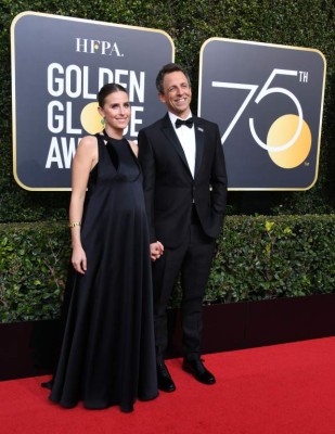 Seth Meyers and Alexi Ashe arrive for the 75th Golden Globe Awards on January 7, 2018, in Beverly Hills, California. / AFP PHOTO / VALERIE MACON
