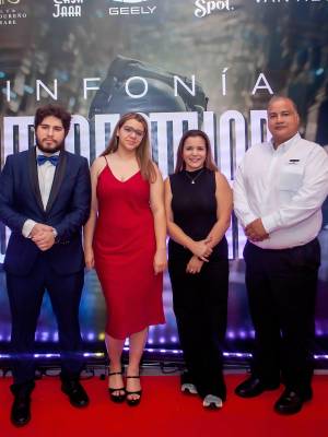 Manuel Soriano, Productor y Suyapa Barrera, Directora de Comunicaciones, de La Orquesta Sinfónica del Séptimo Arte con Virginia Valladares, Gerente de Mercadeo Geely Honduras y Carlos Morales, Gerente Comercial de Casa Jaar.