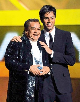 'Hoy es un día muy triste. Perdimos a uno de los artistas más grandes y talentosos de todos los tiempos. Descanse en paz Don Alberto. Nunca serás olvidado'. <br/>Enrique Iglesias