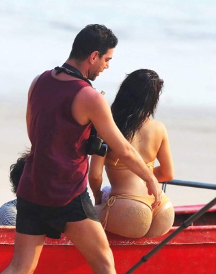 Kim Kardashian luce sus curvas