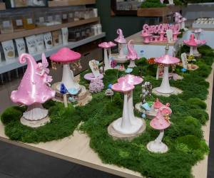 La diseñadora Marie Jules Bendeck presentó Shroomland, una colección de joyas que converge la fantasía, el arte y la naturaleza. En las instalaciones de Bodeguita Verde, invitados especiales descubrieron una propuesta inspirada en la magia de los hongos, elaborada artesanalmente y concebida para despertar emociones a través de formas, texturas y colores llenos de encanto.