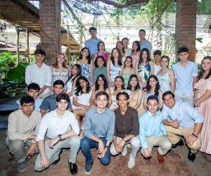 Una mañana alegre y fraternal fue la que vivieron los seniors de la generación 2025 de la Villas del Campo School. La cita matutina se llevó a cabo en Angeli Garden, en un festejo especial organizado por los padres de familia de onceavo grado. La ocasión fue propicia para agradecer a Dios por los logros alcanzados, en vísperas de recibir, dentro de unos meses, su título de Bachiller en Ciencias y Humanidades.