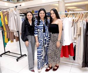 El Trunk Show de BAC Estilo Moda 2025 fue todo un éxito. En una tarde llena de moda y creatividad, los asistentes disfrutaron de una experiencia única, adquiriendo piezas exclusivas diseñadas por el mejor talento hondureño. El evento se realizó en la Plaza Central de Multiplaza, donde los amantes del estilo pudieron disfrutar de descuentos especiales con las tarjetas BAC y vivir de cerca la esencia de las pasarelas más icónicas del país.