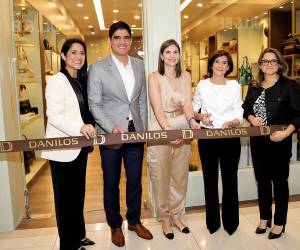 Johanna Martínez, Esteban Martínez, Pamela Cruz, Magda J. de Martínez y Raquel Martínez.