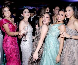 Los Seniors 2026 de la Academia Los Pinares vivieron una noche llena de glamour, emoción y alegría durante su esperada fiesta de graduación. Entre música, baile y momentos inolvidables, los jovenes celebraron junto a sus familiares una velada especial que quedará para siempre en sus recuerdos.