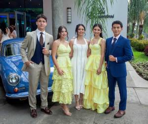 Radiantes y entusiasmados por compartir uno de los encuentros que marcan la recta final de su etapa colegial, los 58 seniors de la generación 2026 de la Santa María del Valle se reunieron en el salón Encuentros del Hotel Copantl &amp; Convention Center para disfrutar de un desayuno buffet. En la foto: Geovanny Michelen, Natalie Romero, Fabiana Cano, Mía Cruz Kury y Francisco Fajardo.