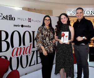 Revista Estilo, Multiplaza y Metromedia presentaron la quinta edición de Book n’ Booze, un encuentro que reunió a amantes de la lectura para inspirarse y conectar. En esta ocasión, Antonella Balleta guió la conversación alrededor del icónico libro The Devil Wears Prada, creando una experiencia única donde la pasión por los libros y la moda se encontraron.