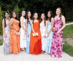 Entre montañas cubiertas de neblina y un ambiente lleno de expectación, los seniors 2026 de la International School of Tegucigalpa celebraron su esperado breakfast. Los estudiantes llegaron a La Cumbre con elegantes atuendos, preparados para una mañana especial que combinó buena compañía, vistas espectaculares de la capital y el entusiasmo de un nuevo capítulo por comenzar.