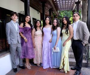 Los seniors 2026 de Acton Academy celebraron su esperado brunch en La Cuisinette, donde llegaron vestidos de gala y con la emoción a flor de piel. Fue una mañana especial para compartir, brindar y crear recuerdos que marcan el cierre de una etapa inolvidable.