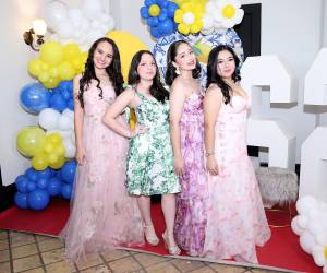 En una mañana radiante, los Seniors 2026 de Sn Riveiros School celebraron su esperado brunch. La cita fue en el Hotel Clarion, donde los jóvenes llegaron impecables, luciendo elegantes trajes y vestidos para compartir risas y momentos especiales en una de sus actividades previas a la graduación.