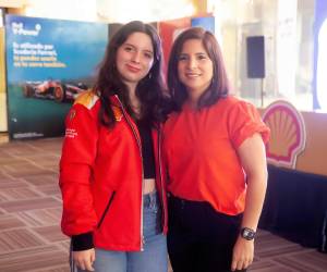 La emoción de la Fórmula 1 llegó a San Pedro Sula con Shell Watch the Race del Gran Premio de México 2025, celebrado en el Club Hondureño Árabe. El Salón Jordán se convirtió en un dinámico escenario estilo sala de cine, donde los asistentes disfrutaron la transmisión en vivo directamente desde la Ciudad de México.