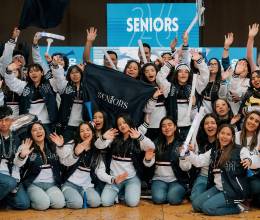 Los 32 seniors del Instituto Salesiano Sagrado Corazón se reunieron esa mañana en un punto de Tegucigalpa, desde donde partieron en caravana rumbo a su escuela, donde vivieron una memorable entrance, que incluyó bailes al ritmo de Dj Frank Caba y un alegre carnaval, preludio de su último año de secundaria.