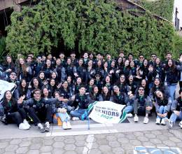 La espera terminó y la generación 2027 de Macris School estaba lista para la tradicional entrance, que marca el comienzo de su último año académico. La Hacienda Real fue punto de encuentro de un desayuno que compartieron entre alegrías, nostalgia y grandes expectativas. De ahí partieron rumbo a la escuela, donde les esperaba una increíble celebración organizada por la junta de padres.