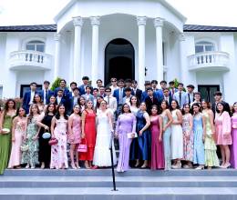 Los Seniors 2026 de la Academia Los Pinares disfrutaron de una jornada especial durante su Senior Lunch en Invernaderos del Trigo. En medio de un ambiente relajado y rodeados de sus compañeros, vivieron momentos llenos de risas, fotografías y recuerdos que marcan la recta final de su vida escolar.