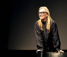 La actriz estadounidense durante la charla Rendez-Vous With Meryl Streep en el marco de la 77 edición del Festival de Cannes (Photo by Valery HACHE / AFP)