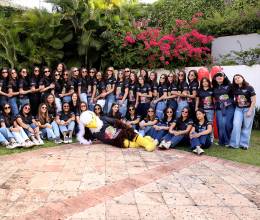 Memorable, así fue esa mañana en la que los seniors 2027 de la Escuela Americana de Tegucigalpa celebraron el primer día de su último año de high school. Emociones encontradas, risas, expectativas y la amistad prevalecieron en la jornada que comenzó con un desayuno, siguió con un recorrido hacia la escuela y culminó con la entrada triunfal al centro educativo que ha sido su casa por doce años y donde fueron recibidos con una verdadera fiesta.