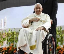 La muerte del Papa Francisco ha resonado más allá de los muros del Vaticano, provocando una oleada de mensajes de condolencia desde todas las esquinas del mundo. Líderes políticos, jefes de Estado y figuras influyentes han alzado la voz para rendir homenaje a un pontífice que trascendió las fronteras del catolicismo y se convirtió en un símbolo global de compasión, justicia social y diálogo. Con palabras cargadas de respeto y admiración, los mensajes coinciden en reconocer el legado de un hombre que predicó con el ejemplo, y cuya partida deja un vacío difícil de llenar en el escenario espiritual y diplomático del siglo XXI.