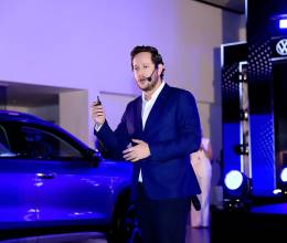 Invitados especiales descubrieron durante un coctel en Tegucigalpa la nueva Tiguan 2025, vehículo que como explicó el Director Regional de Mercadeo de Grupo Continental Motores, Ian Hagen, es sinónimo de innovación y seguridad. Integra tecnologías como el Travel Assist, asistente de cambio de carril y apertura automática del maletero con el pie, ofreciendo al conductor un mayor control, confort y una experiencia superior en cada viaje, aseguró.