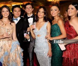 La generación 2023 de la Escuela Americana festejó al máximo su fiesta de graduación, y es que los recuerdos de los años de high school estaban en la mente de los seniors, quienes entre risas y abrazos disfrutaron una noche llena de música y diversión. En esta foto: Tiara Morales, Gerardo José Tábora, Josemilio Ramírez, Catherine Turner, Luciana Marie Núñez, Irene Melara Zelaya.