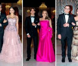El momento sublime de la velada, inició con el desfile de padres e hijos, quienes hicieron un recorrido desde las gradas ubicadas en el lobby, para luego ingresar al salón y posarse en la pista para protagonizar el emotivo instante.
