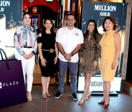 BBQ Pub, en Las Terrazas, se convirtió en el punto de encuentro ideal para los amantes del buen gusto durante una velada exclusiva donde el whisky, los automóviles y las fragancias se unieron en perfecta armonía. Multiplaza y Revista Estilo presentaron <i>Whisky Lab</i>, una experiencia sensorial única de maridaje con Jack Daniel’s, que conquistó los sentidos de los asistentes. La elegancia de los Nissan Kicks 2025 y la sofisticación del perfume Million Gold de Rabanne complementaron esta noche de lujo, estilo y distinción, dejando una grata impresión entre quienes vivieron esta fusión de sabores, aromas y diseño.