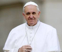 El papa Francisco introdujo un nuevo lenguaje en la Iglesia católica que, animada por sus discursos y sus viajes apostólicos, comenzó a ocuparse de los más necesitados