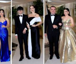 En una noche inolvidable, los seniors 2025 de La Estancia School celebraron su prom con gran entusiasmo. Las escaleras del Centro de Convenciones del Hotel Honduras Maya estaban listas para recibir a los jóvenes, quienes, a paso lento pero determinado, desfilaron junto a sus padres para iniciar la gran velada.