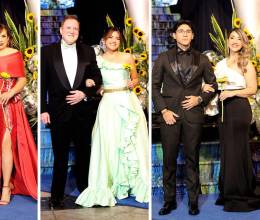 Las escaleras del Centro de Convenciones del Hotel Honduras Maya de pintaron de la Noche Estrellada de Van Gogh y se adornaron de girasoles para la prom de los seniors 2025 de Dowal School. Llenos de entusiamo, los jóvenes desfilaron junto a sus padres para iniciar esa gran noche.