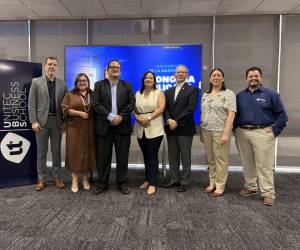 Así se vivió el lanzamiento de la nueva Maestría en Economía Aplicada de UNITEC, una propuesta académica orientada a formar profesionales capaces de transformar datos e información económica en decisiones estratégicas con impacto real en la sociedad. Durante el evento, invitados y asistentes conocieron más sobre este innovador programa que apuesta por el análisis, la interpretación y el pensamiento crítico como herramientas clave para enfrentar los retos del entorno actual.