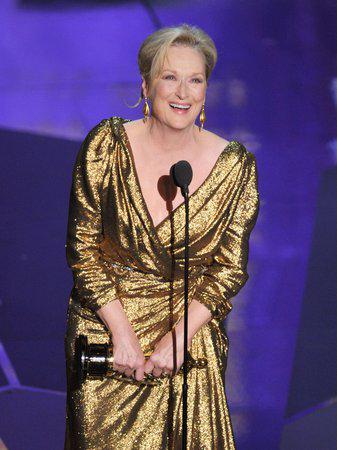 <b>Meryl Streep</b> Meryl gano en el 2012 el Oscar a mejor actriz por interpretar a Margaret Thatcher en “La Dama de Hierro” y antes de comenzar su emotivo agradecimiento, bromeó con las posibilidades de que la industria estaba harta de ella “Cuando han dicho mi nombre, he tenido la sensación de que podía oír a la mitad de América diciendo -oh, no oh, vamos ¿por qué ella? otra vez,- ¿sabéis? Pero lo que sea”.