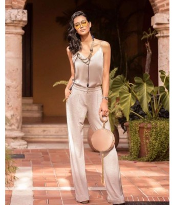Caribbean goddess, sin temor a ser sexy, la fiesta no puede comenzar sin el glam de una combinación en nudes en un top y palazzos pants