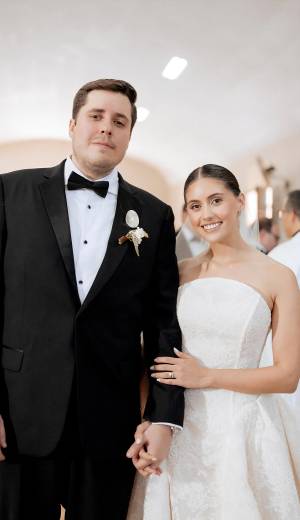 En una tarde maravillosa en la ciudad de Copan Ruinas se llevo a cabo la boda eclesiástica de Johannes Múller y Ruth Panayotti en la Iglesia San José Obrero de Copán Ruinas, un momento especial que reunió a sus familiares y amigos más cercanos para la celebración de su matrimonio.