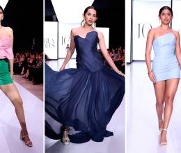 Andrea Rosales llegó a la pasarela de Bac Estilo Moda con cinco looks que juegan con la arquitectura de la prenda y la fluidez de los materiales. Desde tops masculinos y asimétricos hasta vestidos cortos y largos con varillas estratégicas, la colección combina lino, shantung, crepé y chiffon en una paleta que va del rosa al azul profundo.