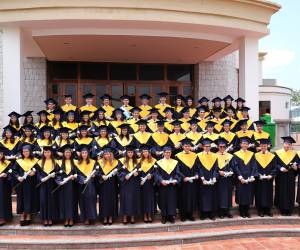 Entrega de títulos de la Estancia School 2023