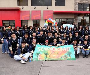 En una mañana llena de entusiasmo y compañerismo, los seniors 2027 de Intercontinental School se reunieron en Denny’s para disfrutar de un desayuno entre amigos antes de dirigirse a la escuela. Con vehículos decorados y mucha energía, los jóvenes emprendieron su caravana, dando inicio a una jornada especial que marca el comienzo de su último año escolar.
