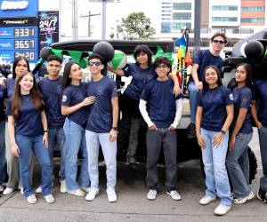 Llenos de emoción y sonrisas los seniors 2027 de Discovery School disfrutaron de su senior entrance iniciando en el Boulevard Morazán para dar inicio a la caravana de carros con decoraciones de globos y más. Entre música y aplausos dieron inicio a su ultimo año escolar marcando el comienzo de una etapa llena de aprendizaje y recuerdos inolvidables.