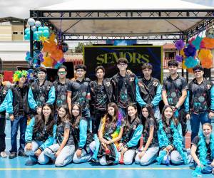 Entre sonrisas, alegría y mucha emoción, los seniors 2027 de San Francisco de Sales Catholic School vivieron su último primer día de clases, un momento muy especial que marco el inicio de su último año escolar. La jornada comenzó con una misa en la Basílica de Suyapa, donde compartieron un momento de reflexión y agradecimiento junto a sus compañeros. Después, continuaron con una celebración llena de emoción y momentos únicos que quedarán para siempre en sus corazones.