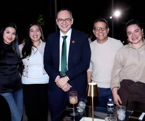 Con una propuesta enfocada en eventos corporativos y sociales, VENUE abrió oficialmente sus puertas en Ventu Life Center, posicionándose como una nueva alternativa para empresas, organizadores y marcas que buscan un espacio funcional con respaldo técnico y servicios integrados.